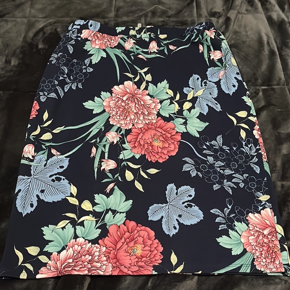 Floral pencil skirt - Picture 2 of 2
